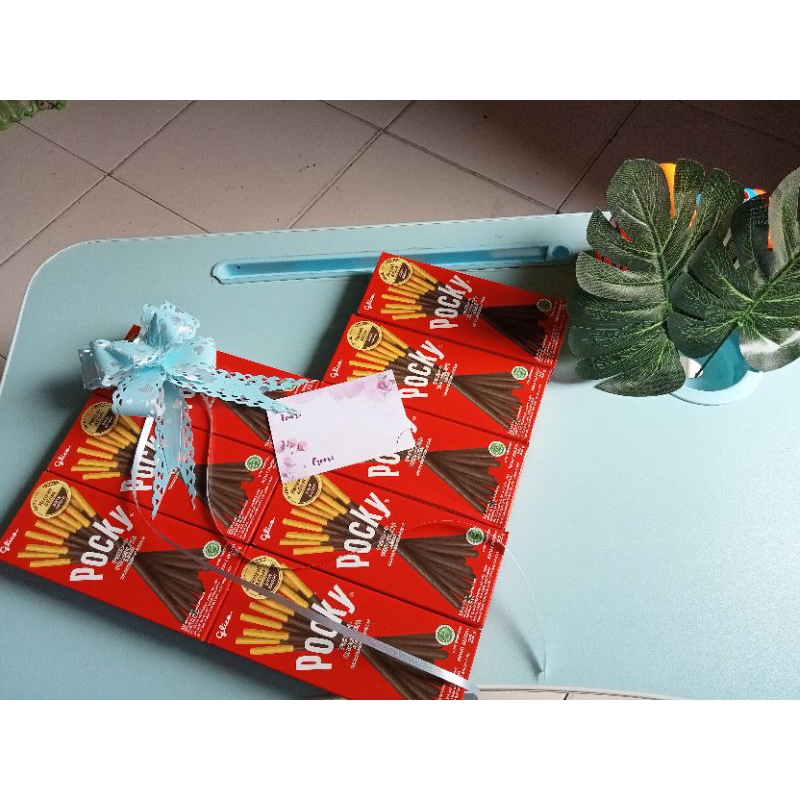 

Pocky Love buket wisuda/ulang tahun/hadiah sidang/anniversary atau moment indah lainnya