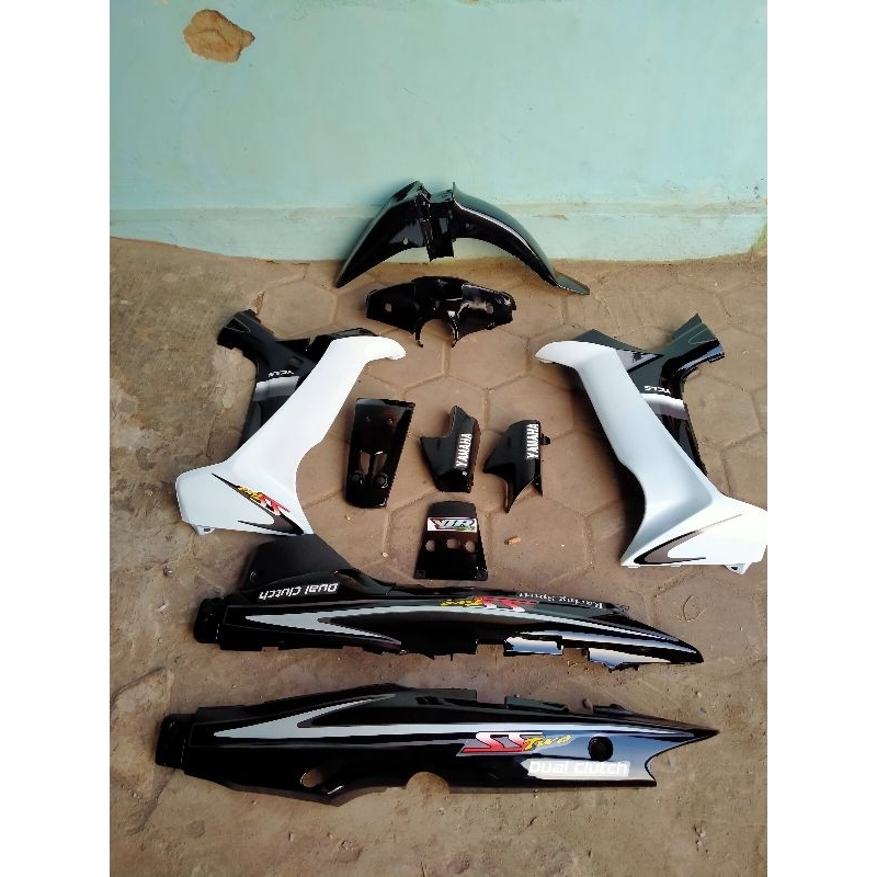 Body halus Yamaha fizr fullset Ss Two Hitam putih.