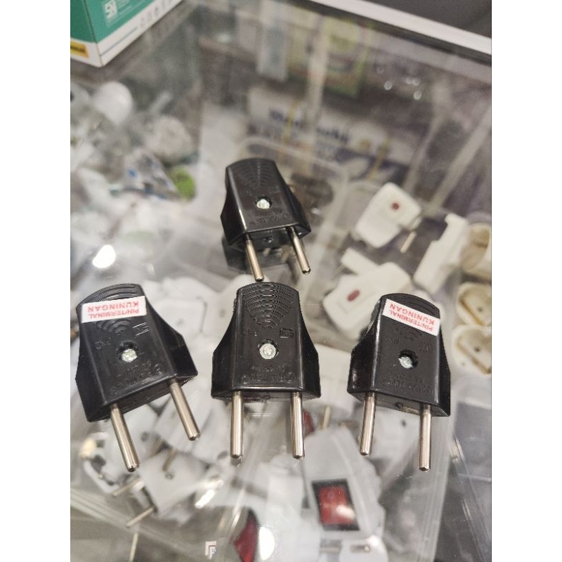 Steker Gepeng Paxton