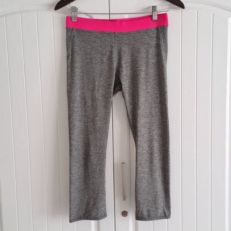 Legging Olahraga H&M Sport, preloved jarang dipakai