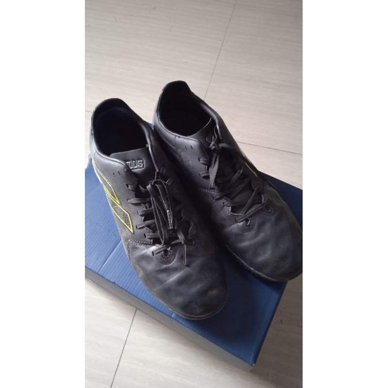 sepatu futsal mills Triton sabre