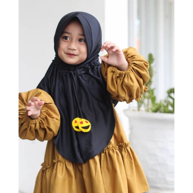 Hijab anak bergo serut smile emoji//hijab instan anak real pict//hijab anak lucu//hijab anak paud//h