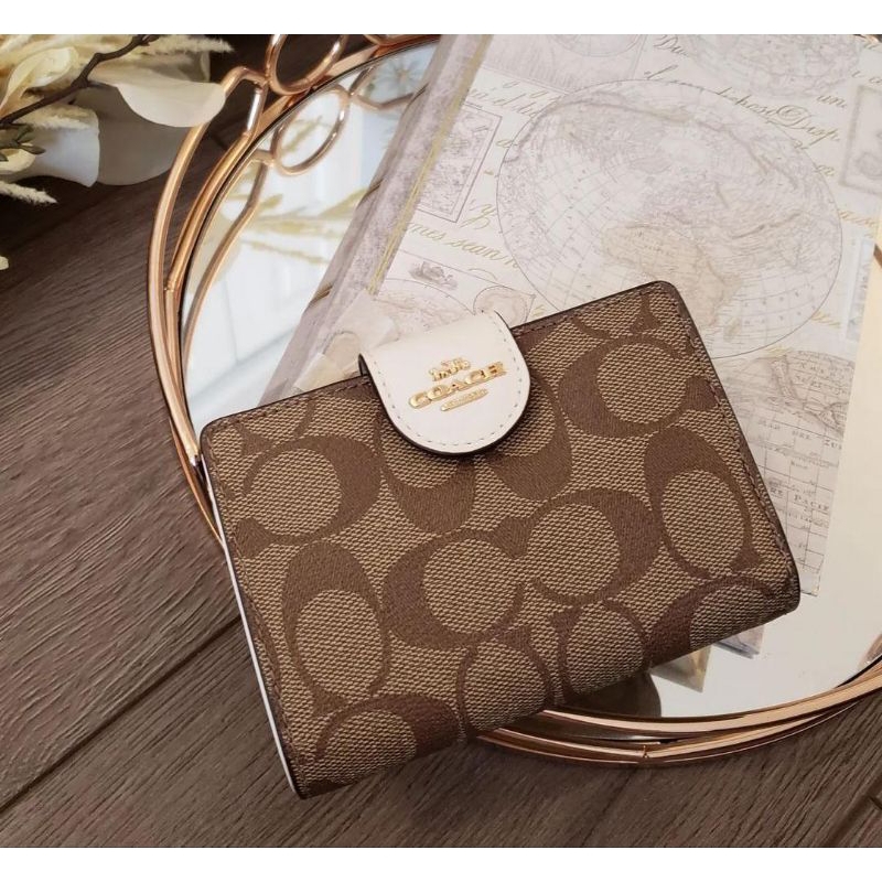 Dompet wanita coach medium corner zip wallet