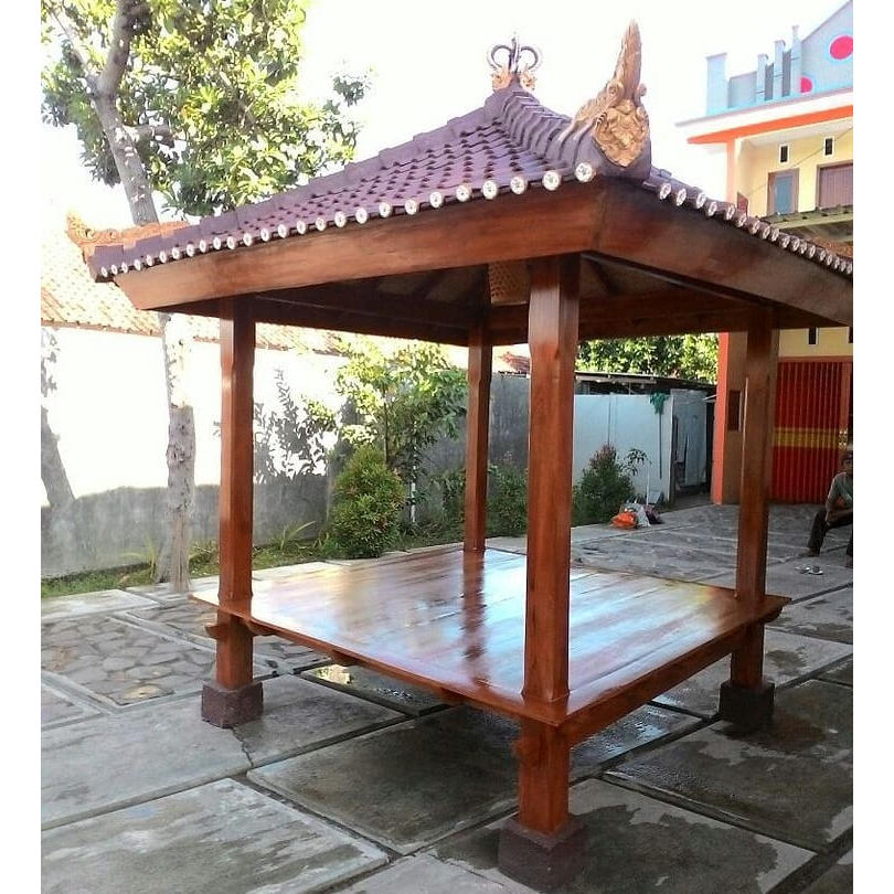 Gazebo Kayu Jati Model Atap Genteng Desain Klasik Ukuran 2,5x2,5 Meter