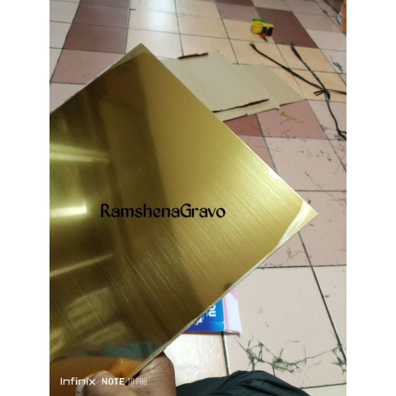 

Gravoply Gold/Hairline/Bahan Nama Dada/Name Tag/30x40cm Tebal 1.5mm