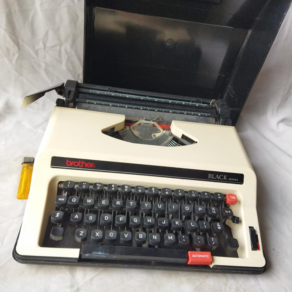 Pajangan Vintage Mesin Tik Brother Black Series