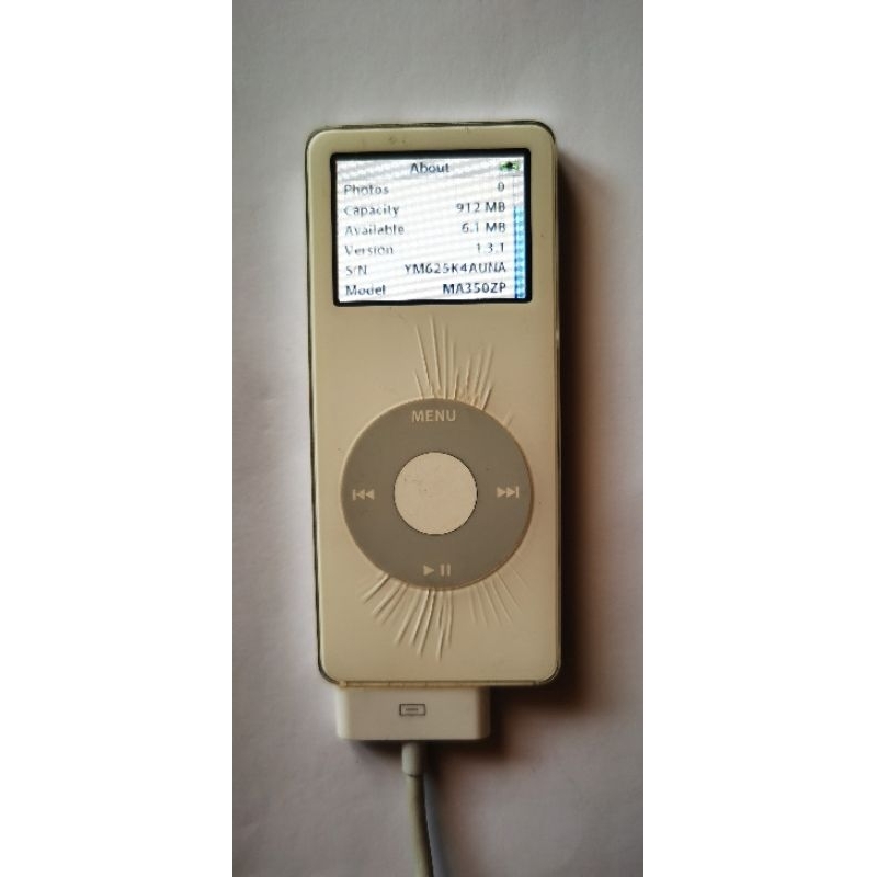 IPod Nano Gen 1 1gb putih retak artistik