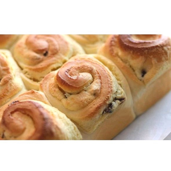 

CRANBERRY ALMOND ROLL