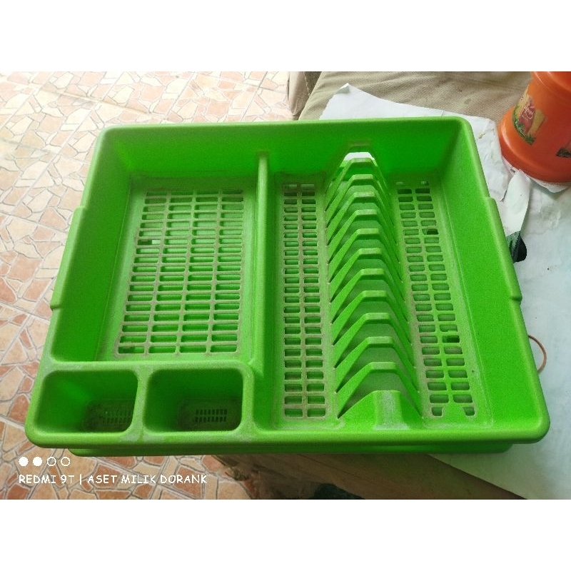 SEPASANG KORA - KORA