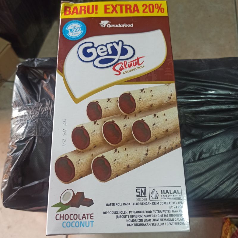 

Wafer Roll Rasa Telur Dengan Krim Cokelat Kelapa GERY SALUUT