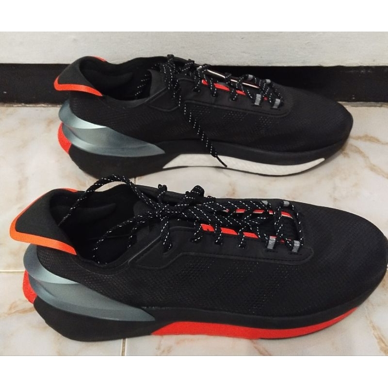 Sepatu Adidas Avryn Boost
