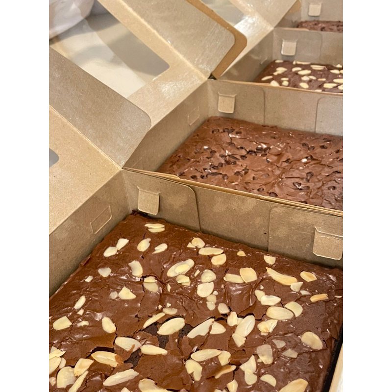 

FUDGY BROWNIES PREMIUM UK 20x20