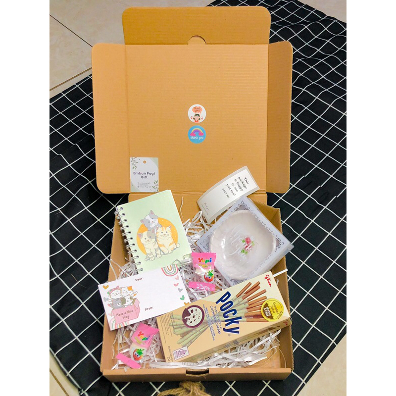 

Gift Box/Kado Isi Mangkuk, Buku & Pocky Mini