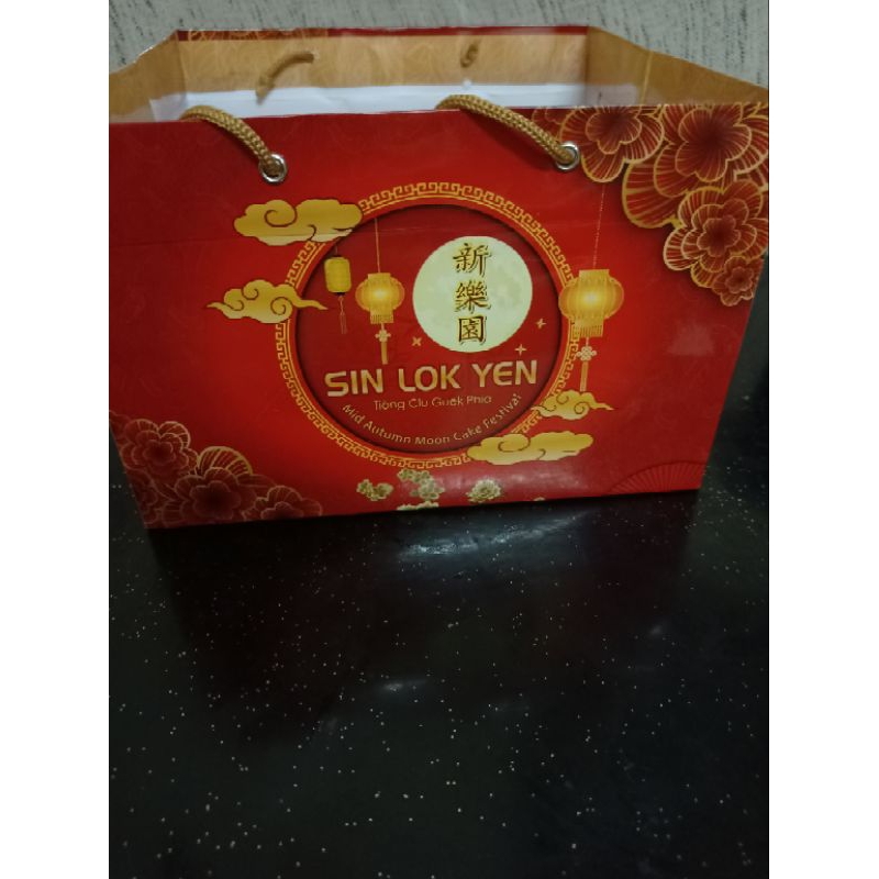 

Kue bulan Sin Lok Yen