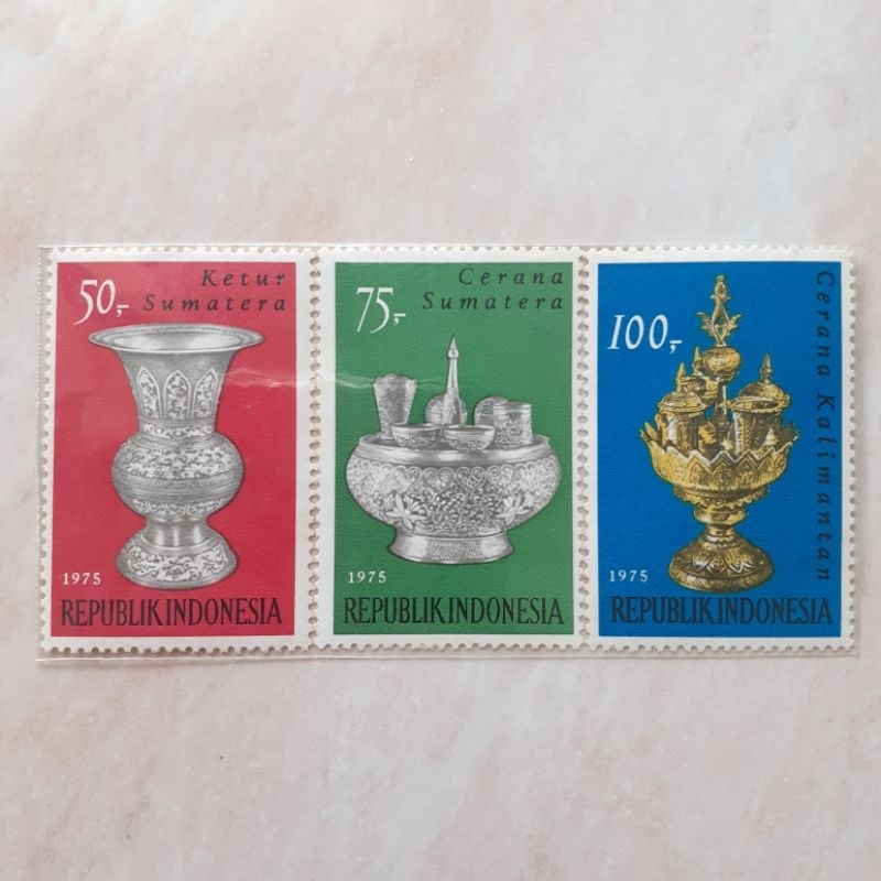 

(A) Perangko Indonesia Kebudayaan Indonesia Tahun 1975 set lengkap 3pcs