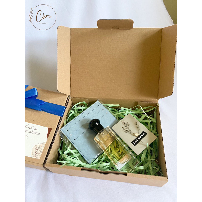 

Hampers Gift Box Lavender (Parfume & Card Holder)