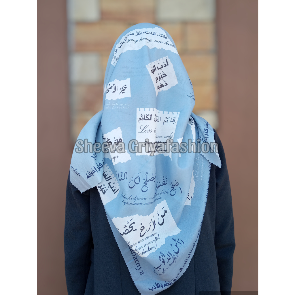 Hijab Motif Tulisan Arab Kalam Hikmah Warna Biru Bahan Voal Sahara Kerudung Santri Segiempat Kekinia