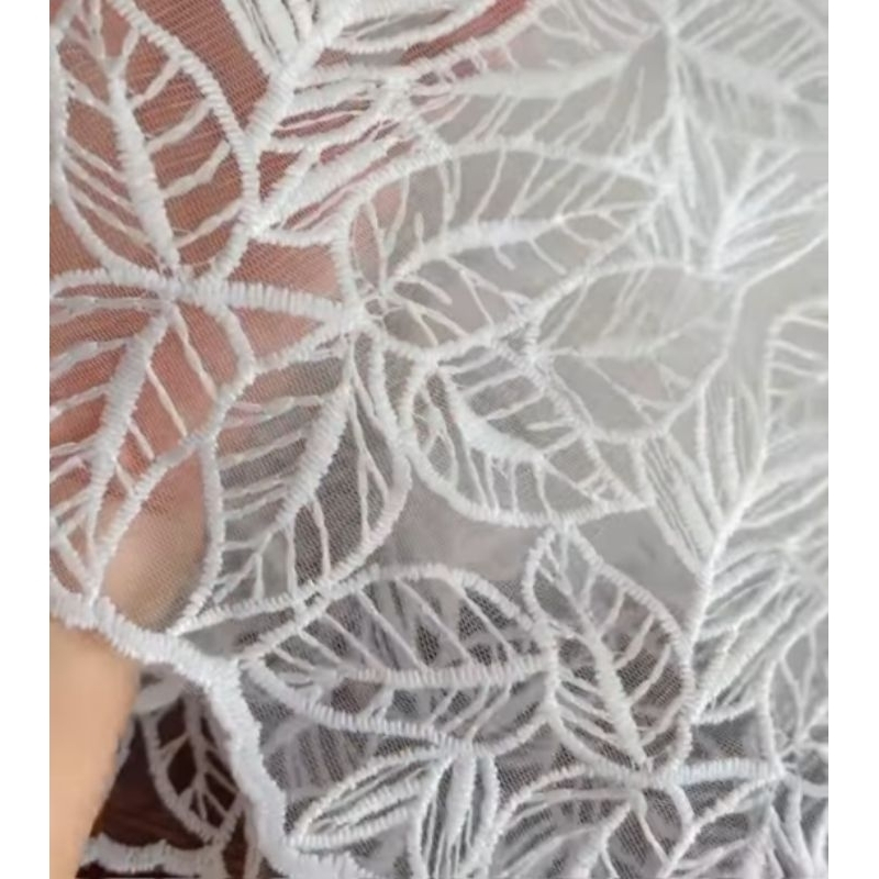 kain kebaya tile sutra motif daun // kain tile daun