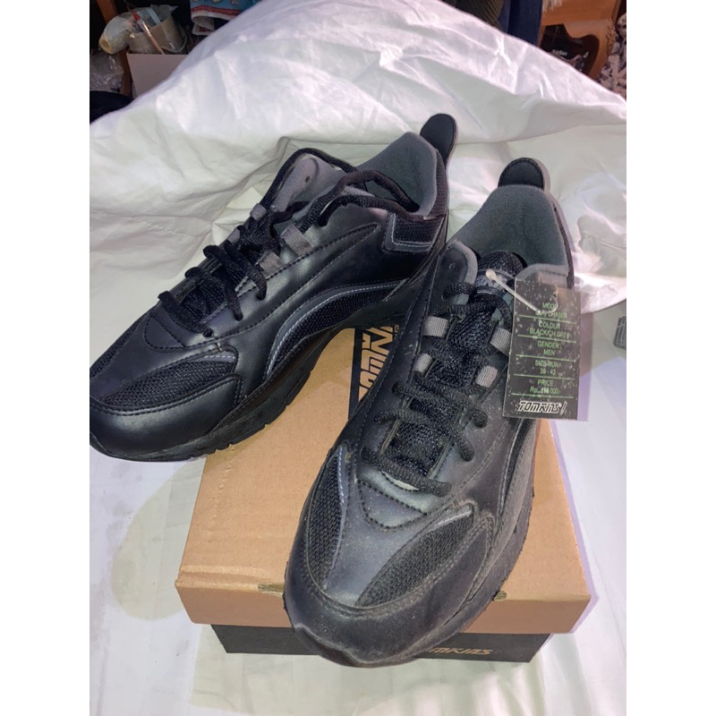 Sepatu sekolah TOMKINS Remaja Anak Sneakers size 39 MURAH