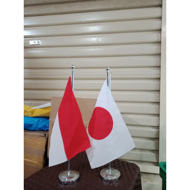 

Tiang stenlis meja + Bendera meja