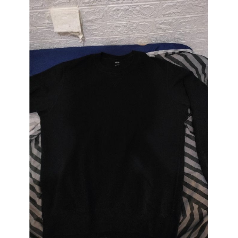 Crewneck UNIQLO Hitam Pekat XL