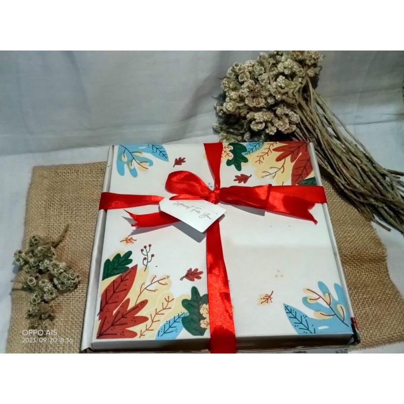 

Gift box snack Hampers ultah kado wisuda murah simple premium snack