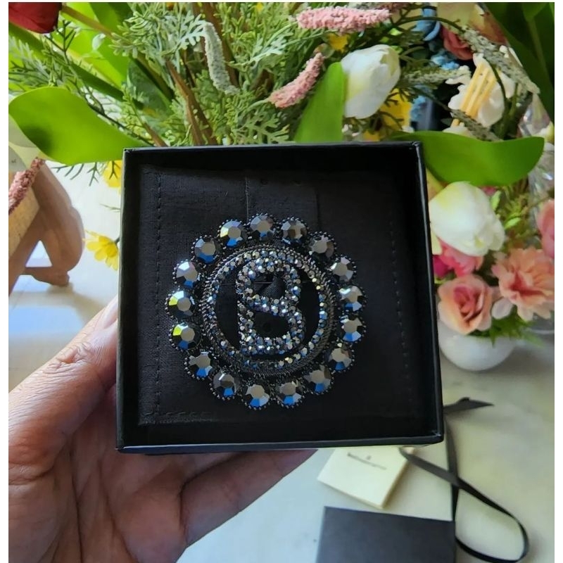 Buttonscarves Sara Brooch - Hematite