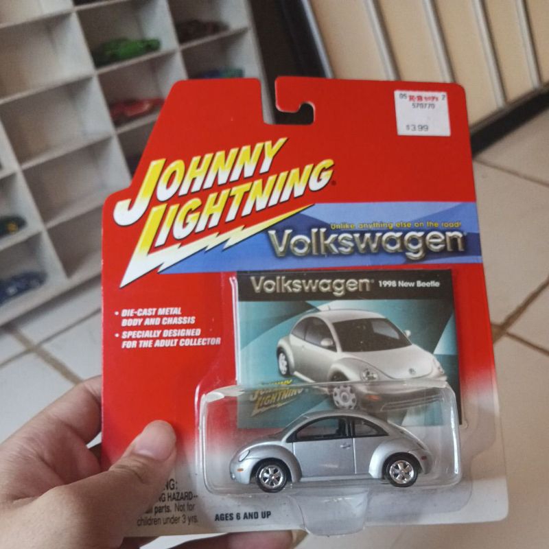 johnny lightning Volkswagen 1998 new beetle silver