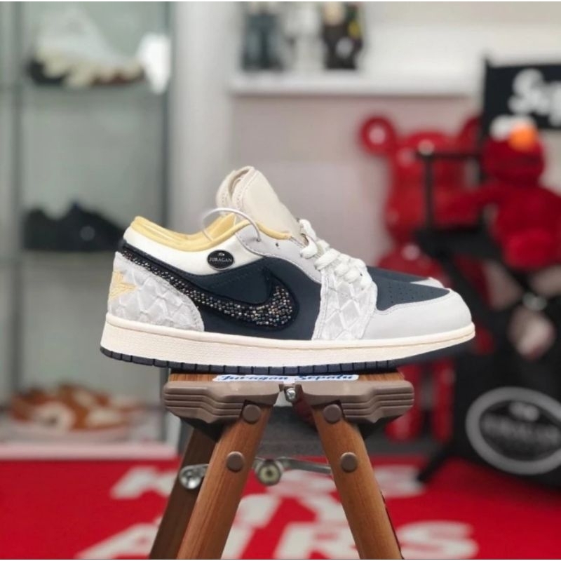 Air Jordan 1 Low SE "Beaded Swoosh"