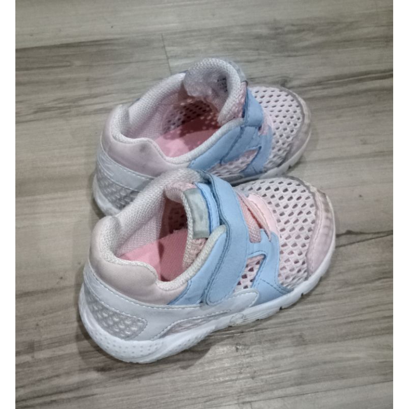 Preloved Dr Kong Lightweight Non-Slip Pink Toddler Shoes Size 7