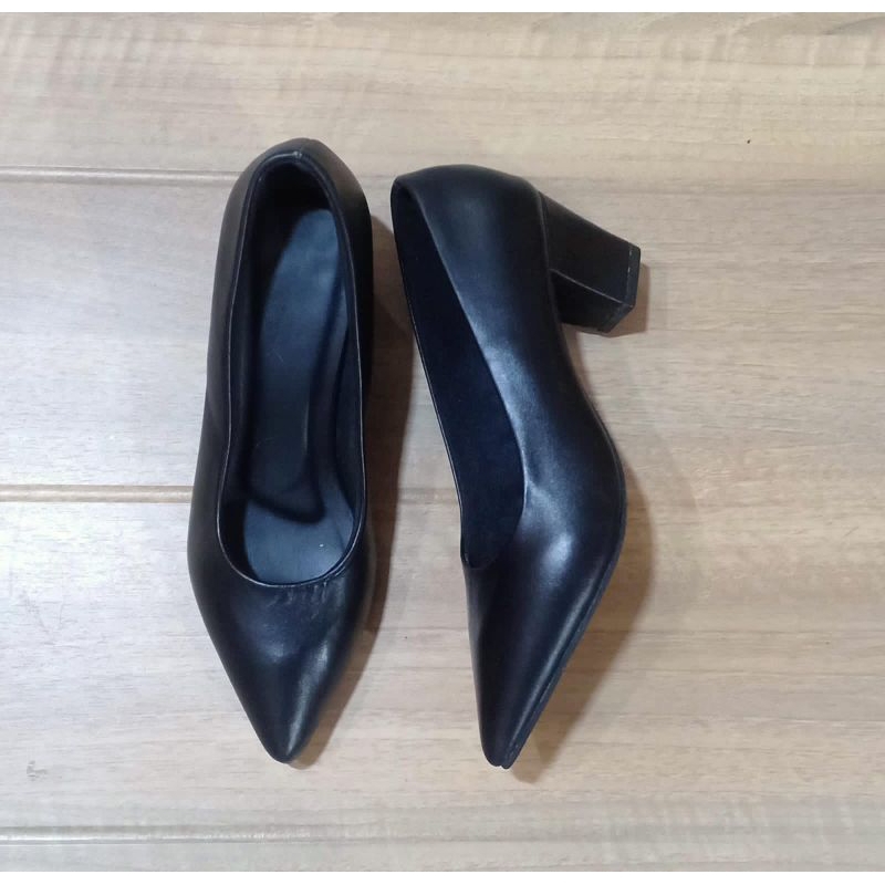 SALE Sepatu Kerja Kulit Size 38