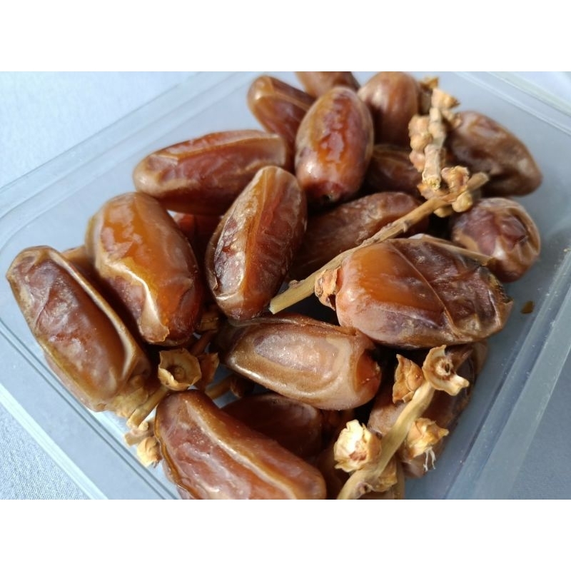 

Kurma Tangkai 500 Gram