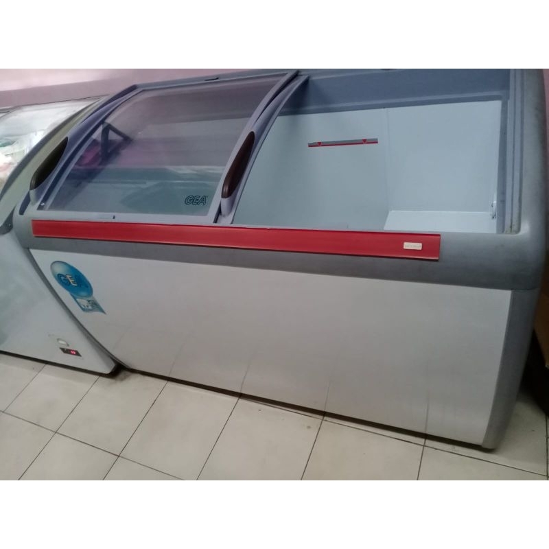 SHOWCASE Sliding Curve Glass Freezer SD360BY GEA 360L BEKAS