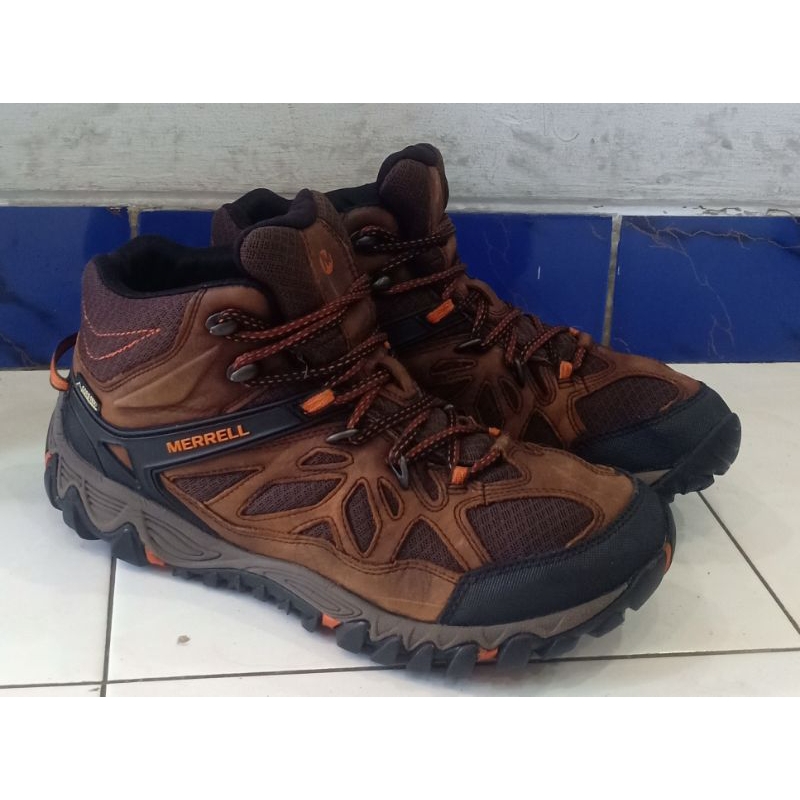 Sepatu hiking outdoor MERRELL