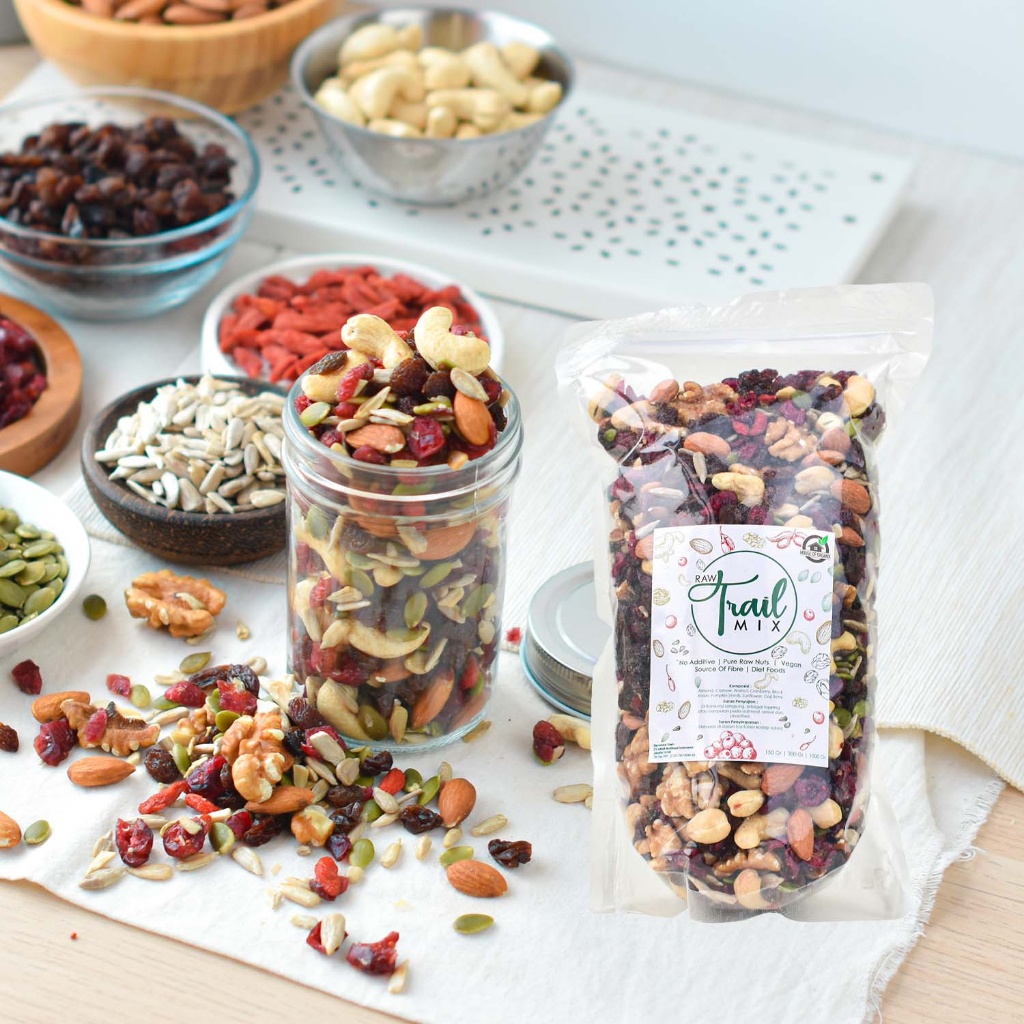 

Raw Trail Mix 1kg ( Mix Nuts & Fruits )