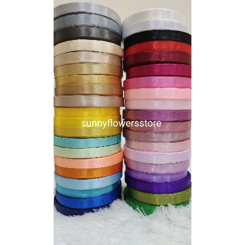 

(PER ROLL) PITA SATEN LEBAR 1 CM ISI 25 YARD