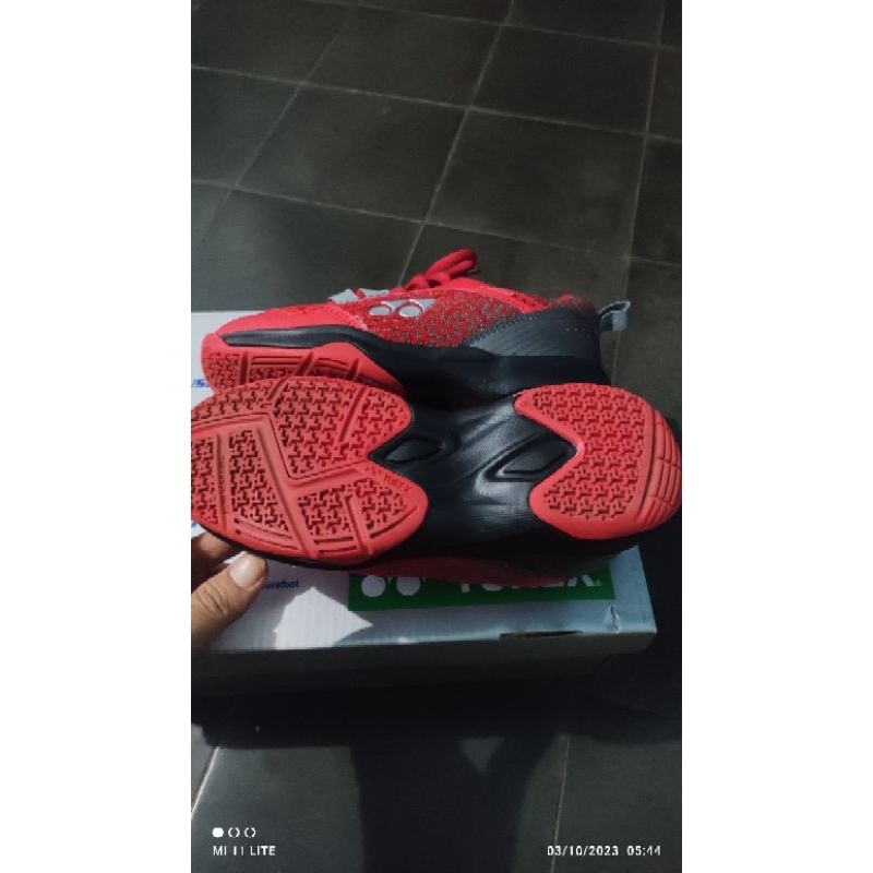 Sepatu badminton anak Yonex Velo 100