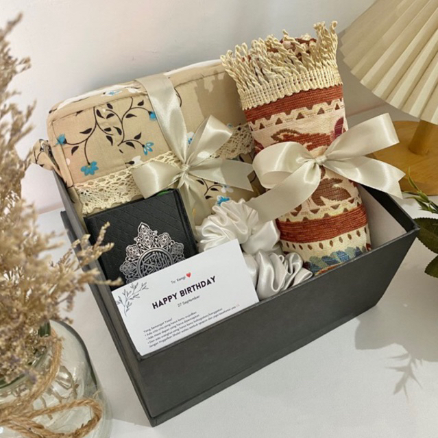 

Hampers Mukena Aesthetic Premium Medan
