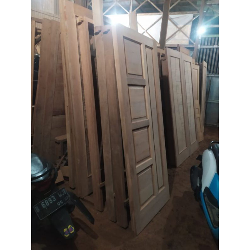 Pesanan 1 set pintu single kayu kamper + 2 kusen jendela