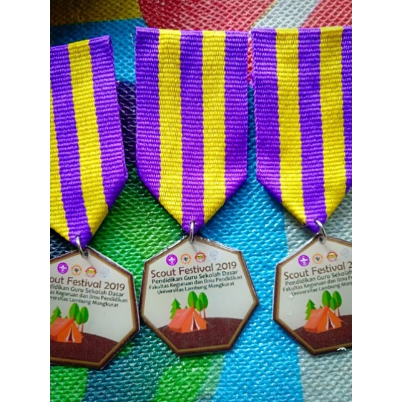 

Tiska Kegiatan Pramuka, Sekolah Customs Model & Logo