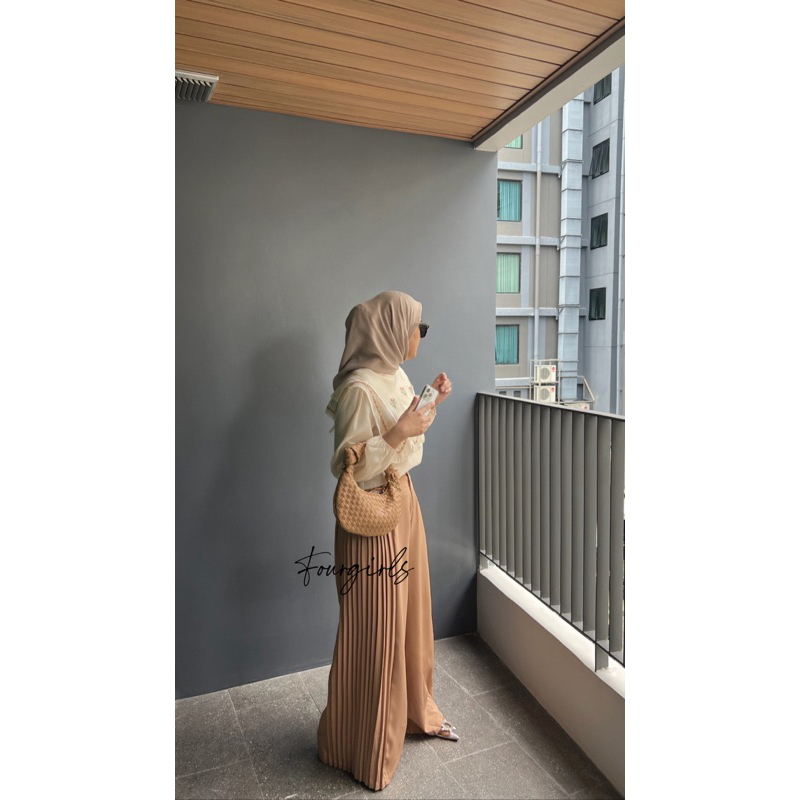 Pleated Palazzo pants