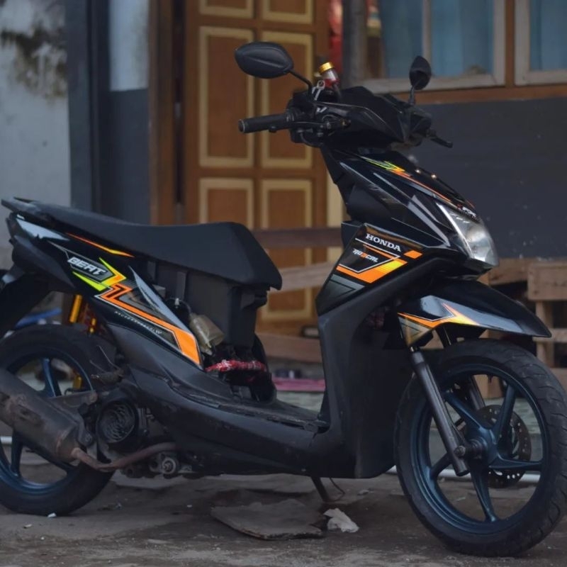 Striping Stiker Sticer Decal Dekal Emblem Motor Honda Beat Karbu Carbu Fi New Deluxe Warna Putih Mer