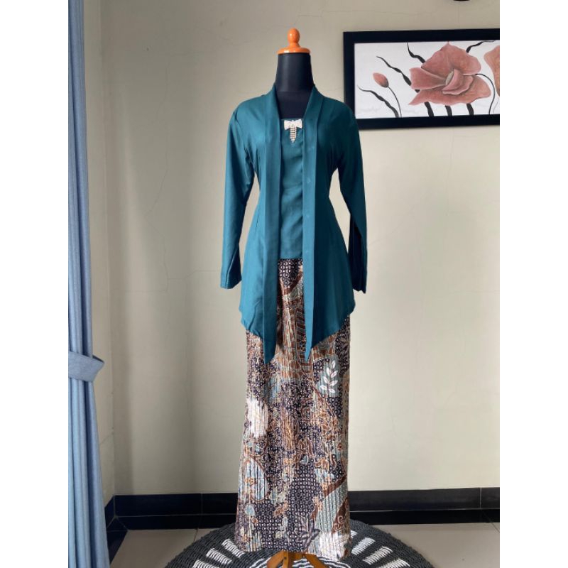 SQ Nozamstore~One Set Kebaya Katun Polos Kutubaru Rok Plisket Batik/Kebaya Modern/Kebaya