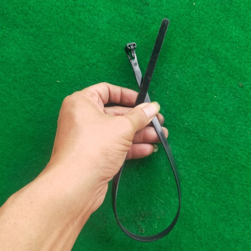 

tali kabel ties besar 7,6mmx45cm bisa di pakai ulang 5pcs