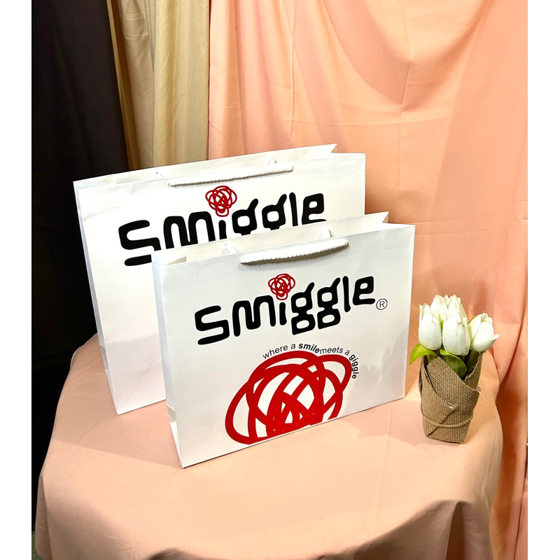 

Paper Bag Smiggle Paper Bag Pembungkus Kado ( Ready Stock JKT )