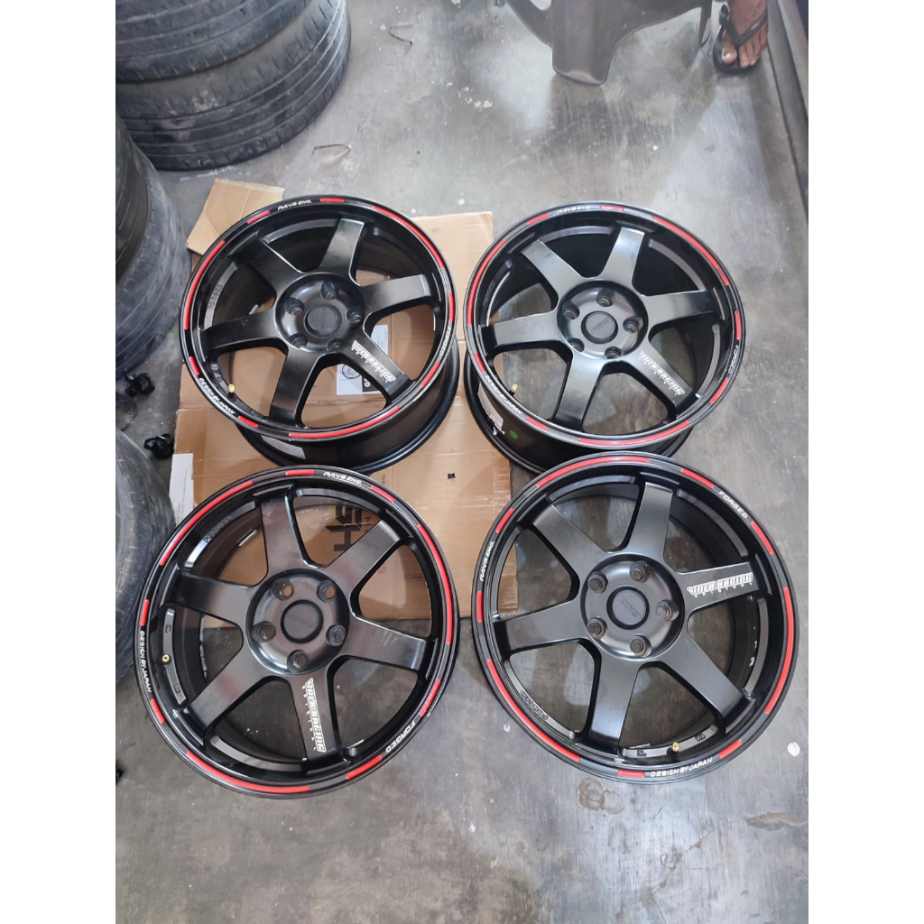 Velg Mobil Bekas Ring 17 Lubang 5 RAYS TE37 R17X7,5 H5X114,3