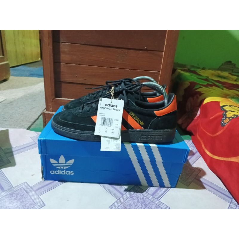 Adidas spezial