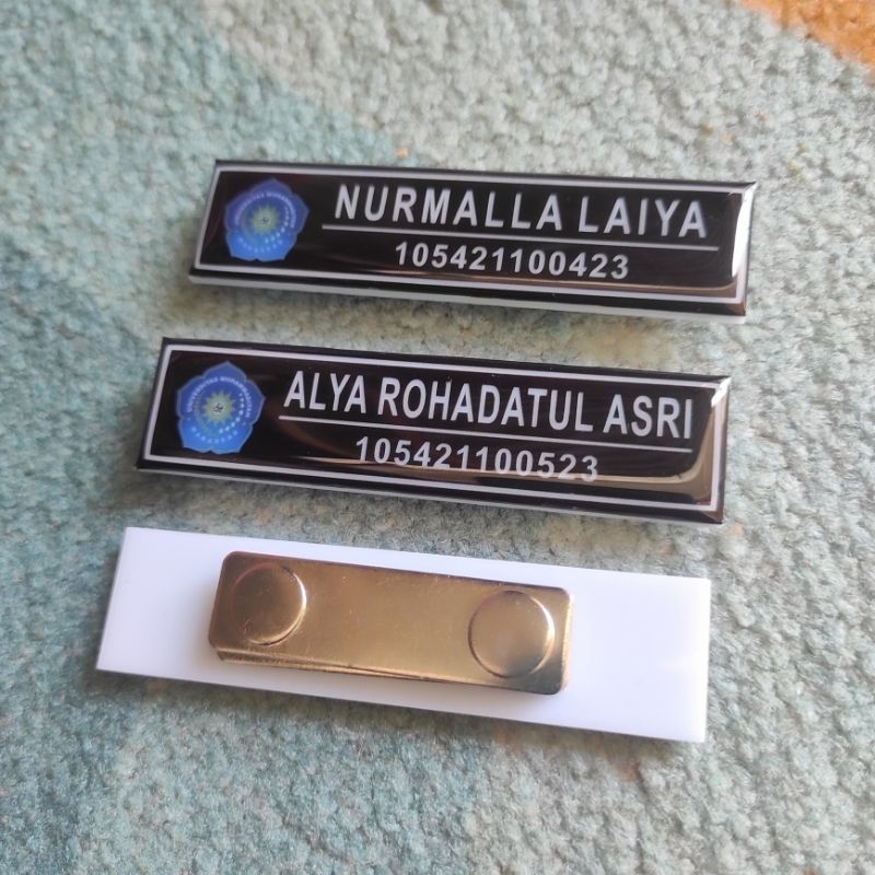 

papan nama akrilik magnet / nametag magnet custom logo