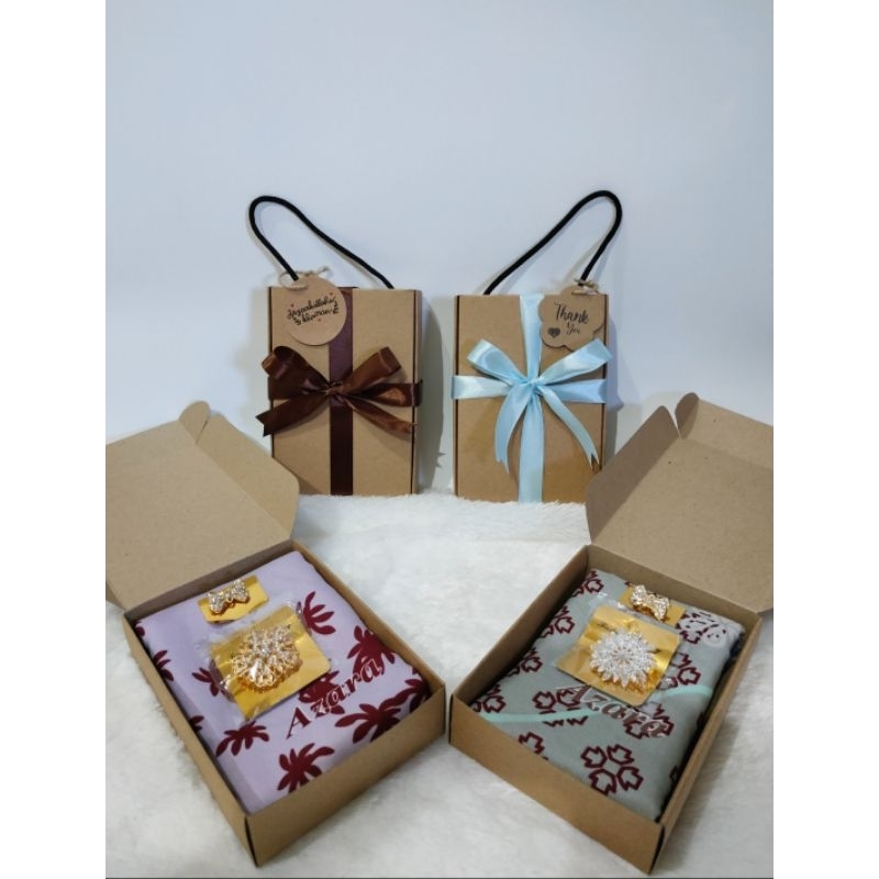 

Hampers Hijab l Hampers Jilbab Voal Premium Motif I KADO CEWEK I Gift Box Termurah I Hadiah Ultah I Souvernir
