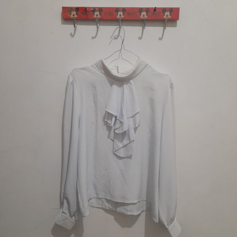 Preloved Blouse Putih Ruffle